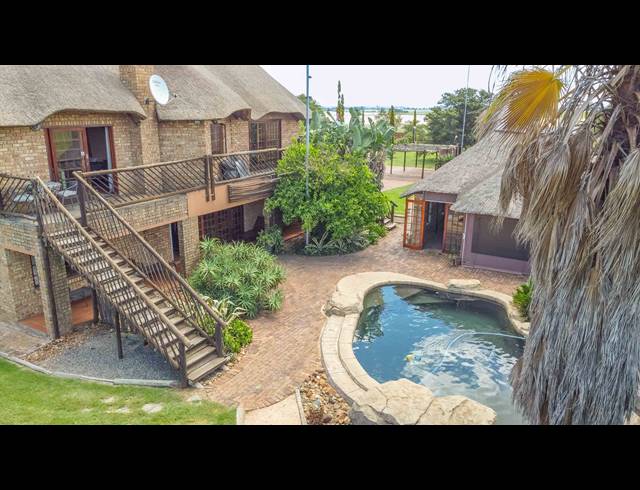 8 BEDROOM BED & BREAKFAST FOR SALE IN MOOILANDE